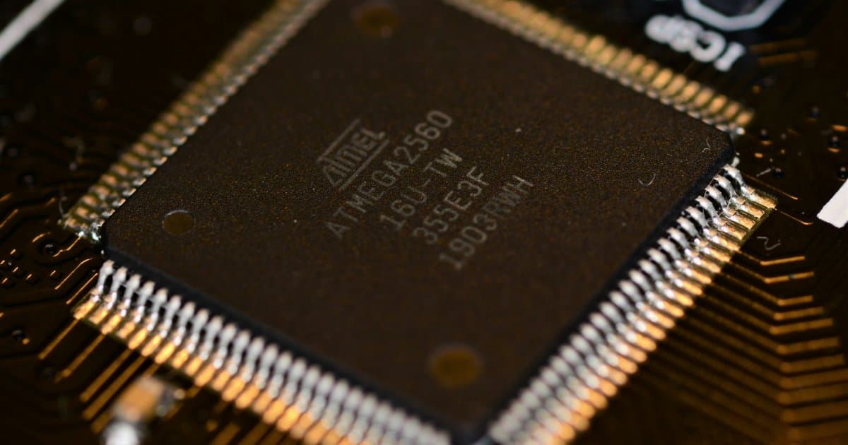 StackWarp: Nova Vulnerabilidade AMD Ameaça VMs Confidenciais