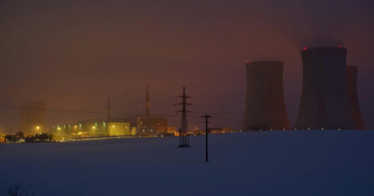 Hackers russos invadem rede elétrica polonesa com senhas padrão